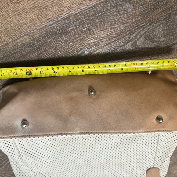 Russell & Bromley leather GUC Cream and Tan Perforated Shoulder Bag - Picture 7 of 12